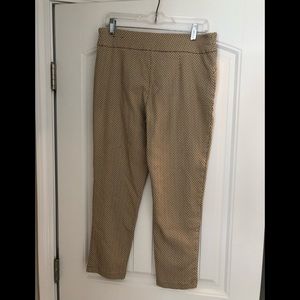 Cute crop pants for Spring, Summer, or early fall!